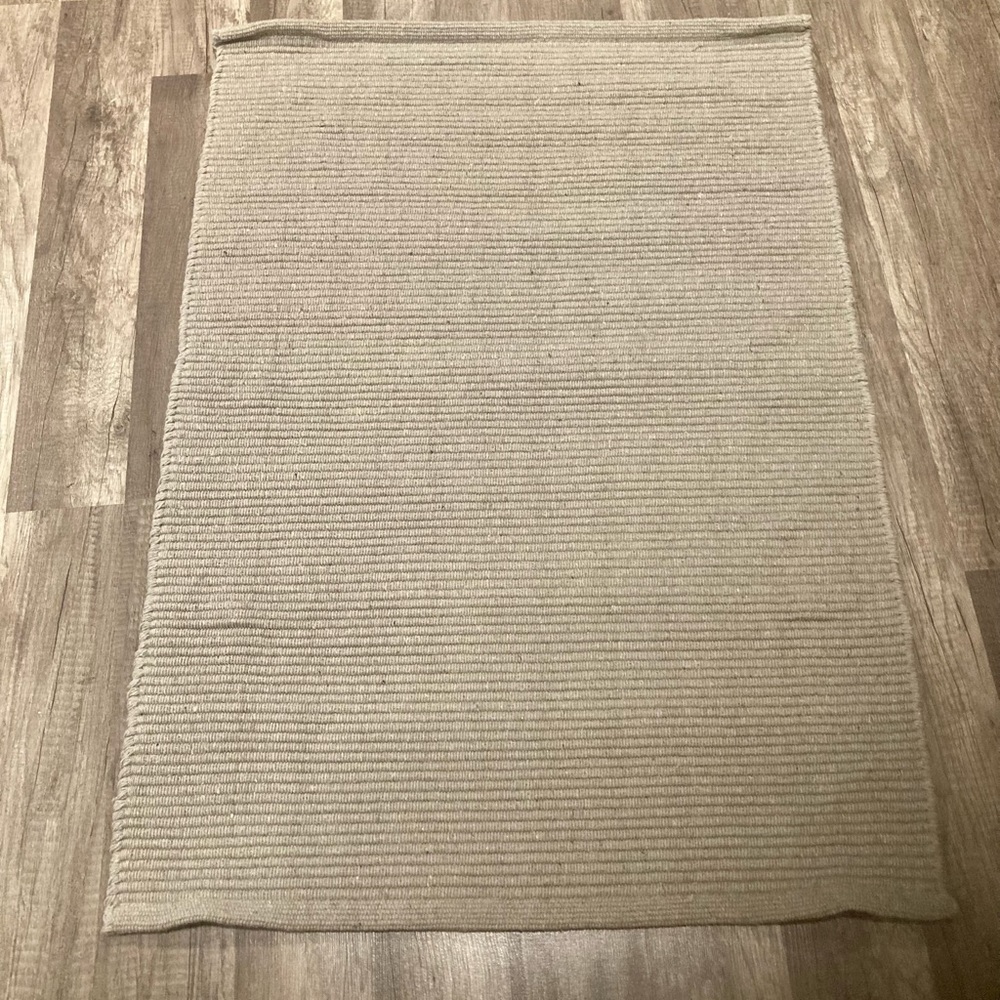 2 BRAND NEW RUGS - Picture 6 of 7